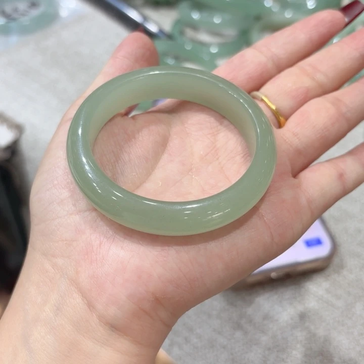 东陵石手镯未镶嵌