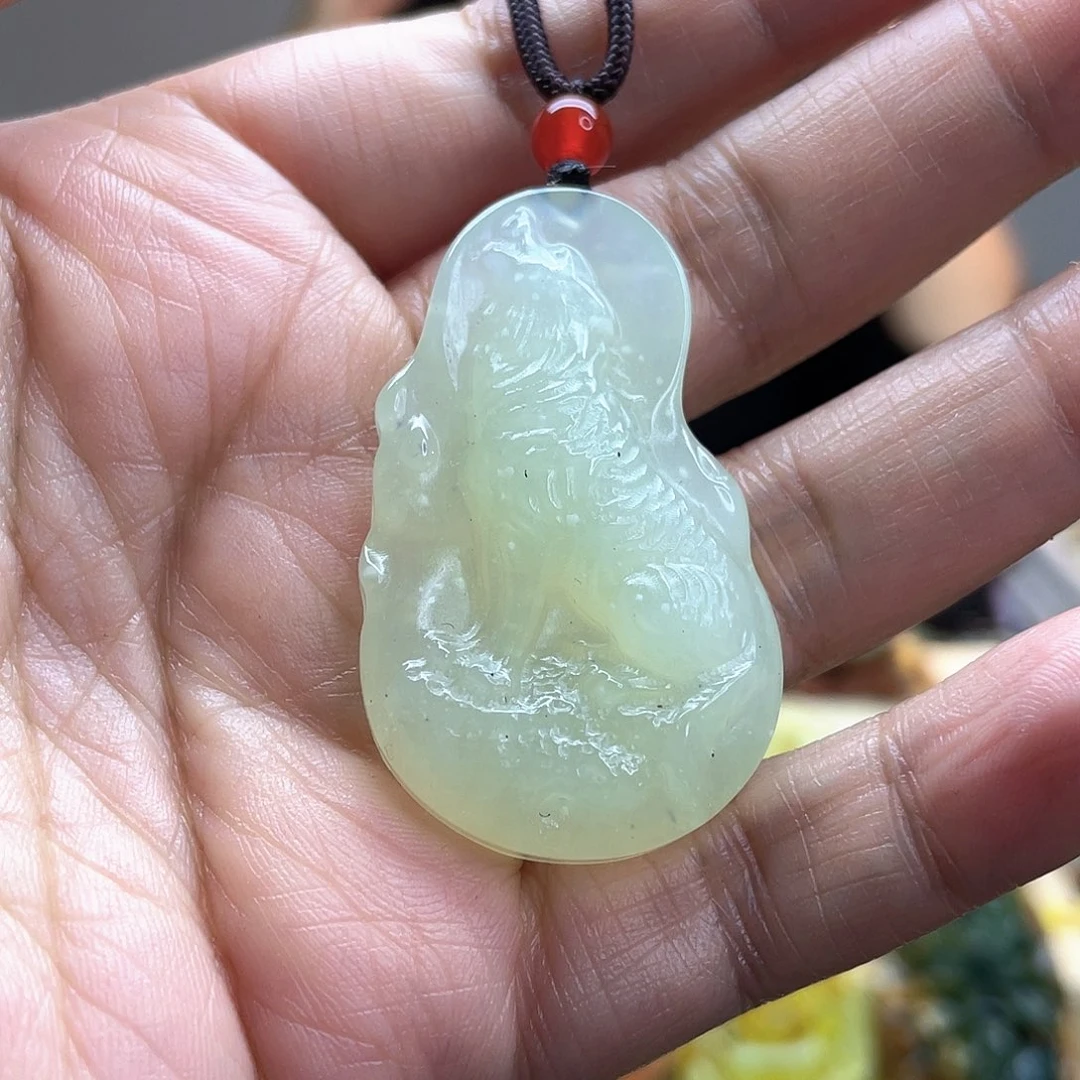 蛇纹石玉颈饰未镶嵌