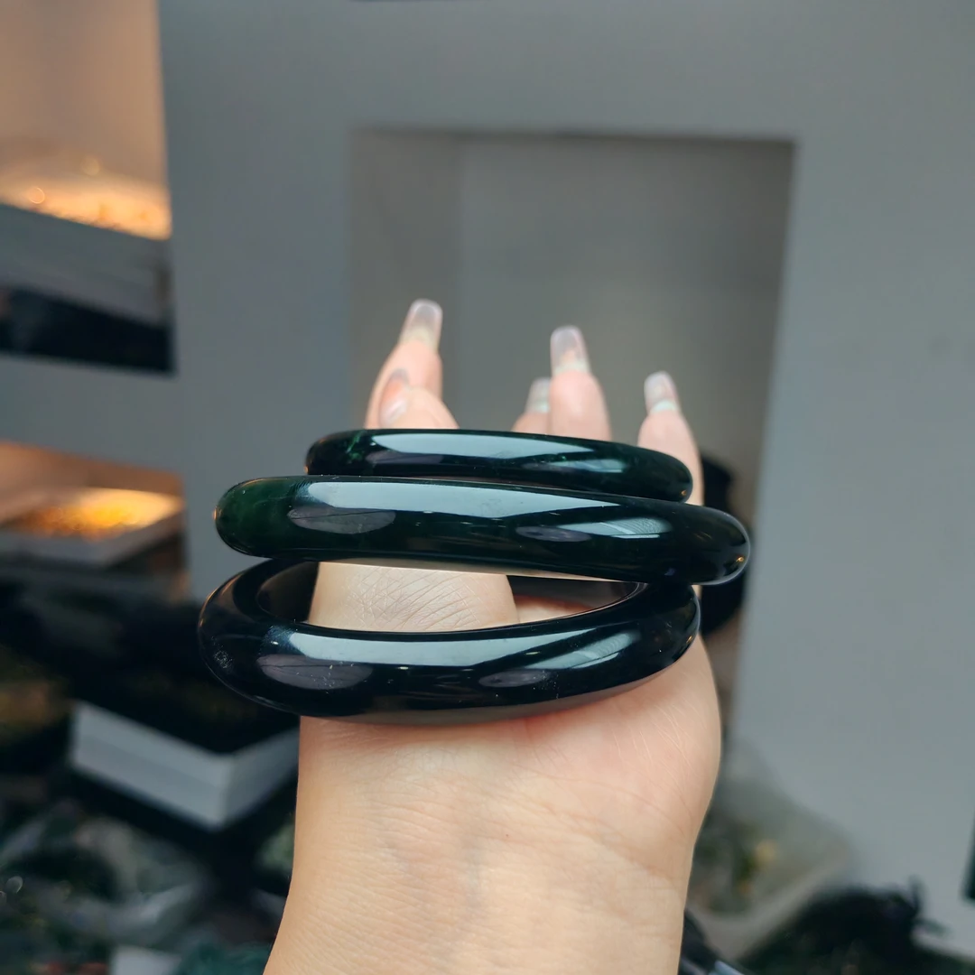 岫玉上品精美深色啤酒瓶底手镯（随机发货，其中一个）