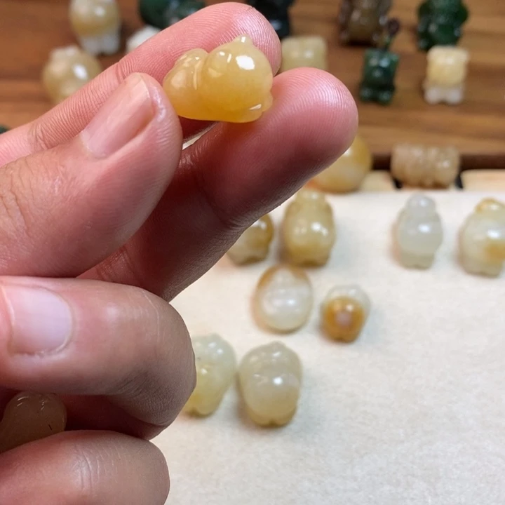 冬****和田玉未镶嵌颈饰