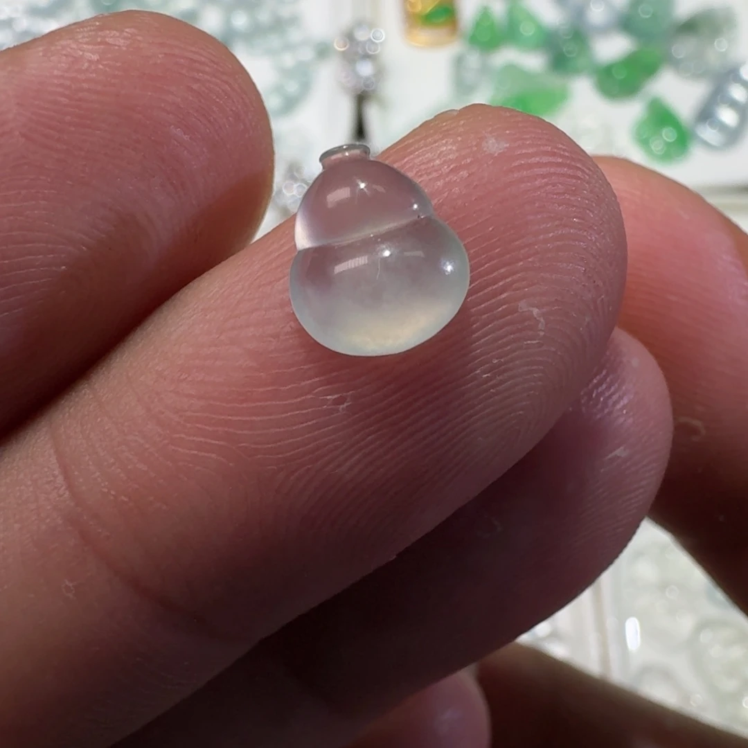 翡翠未镶嵌颈饰葫芦