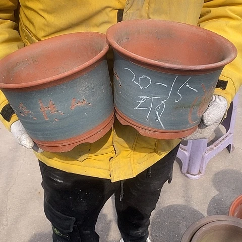 紫砂中国宜兴紫砂花盆，