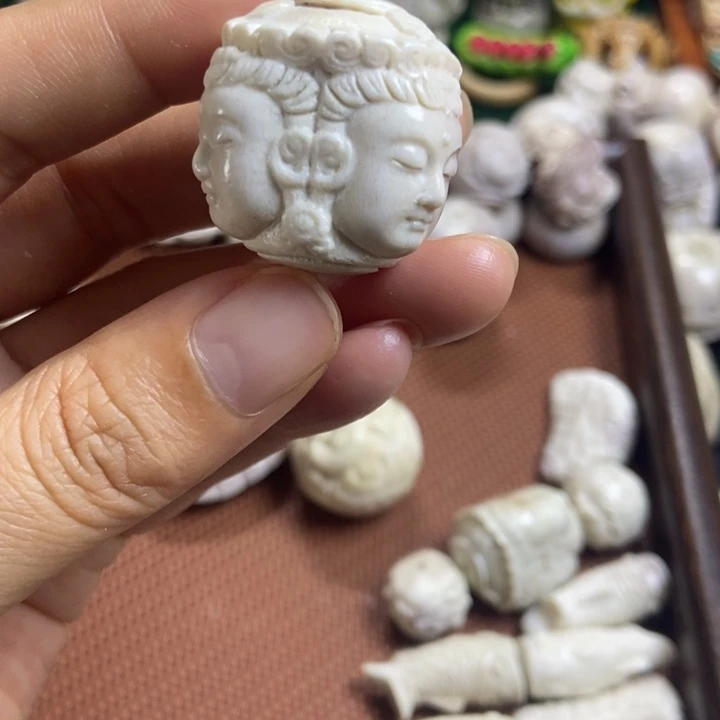 X***蔡配饰鹿角雕刻一个出