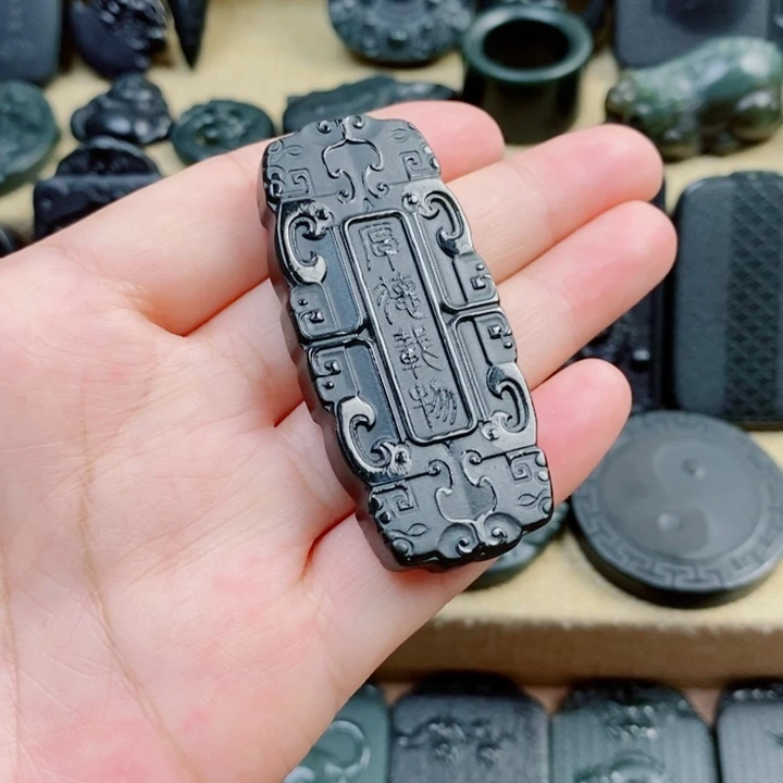 @***卍和田玉（青玉）未镶嵌颈饰双面雕刻