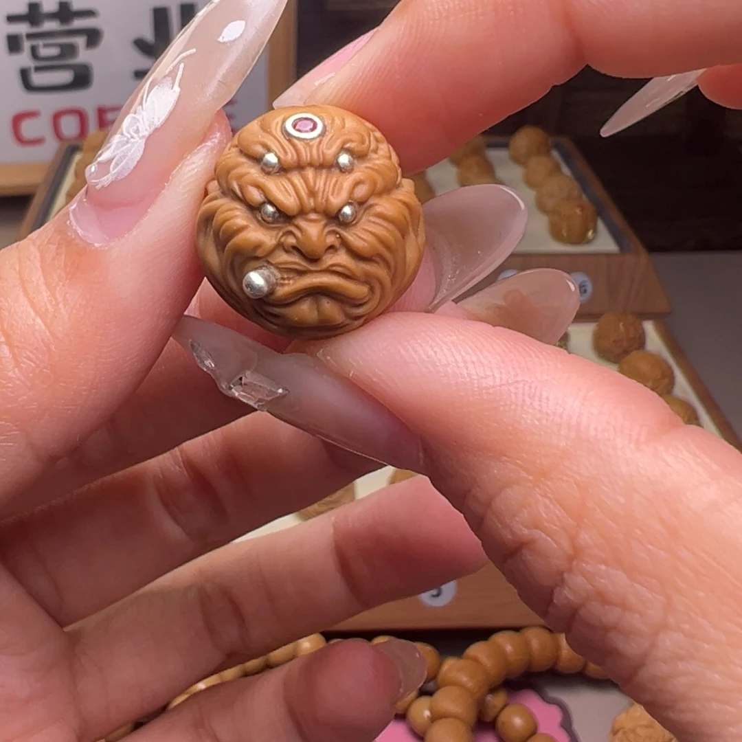 文玩核桃把件镶嵌款四目烟鬼18左右尺寸有正常封口线