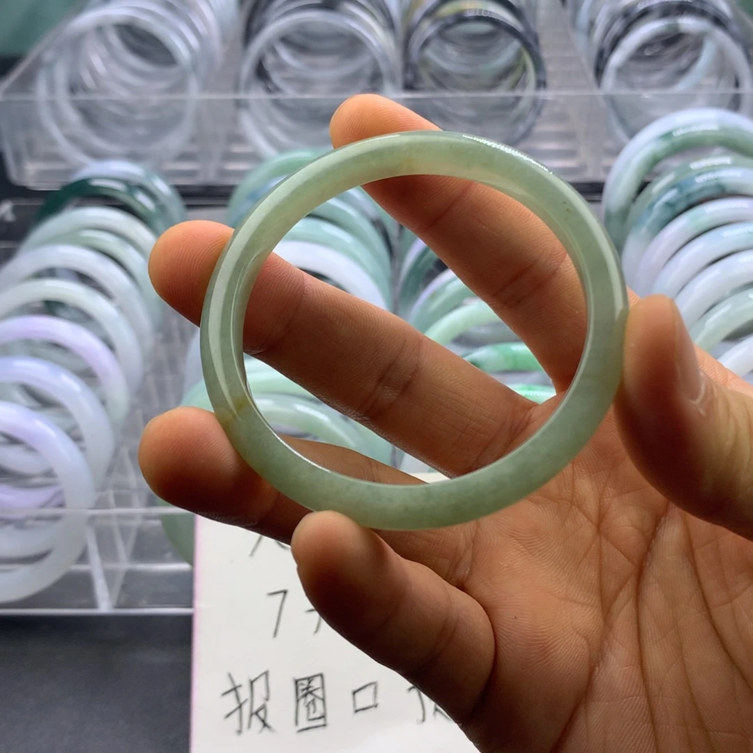 翡翠手镯未镶嵌手镯