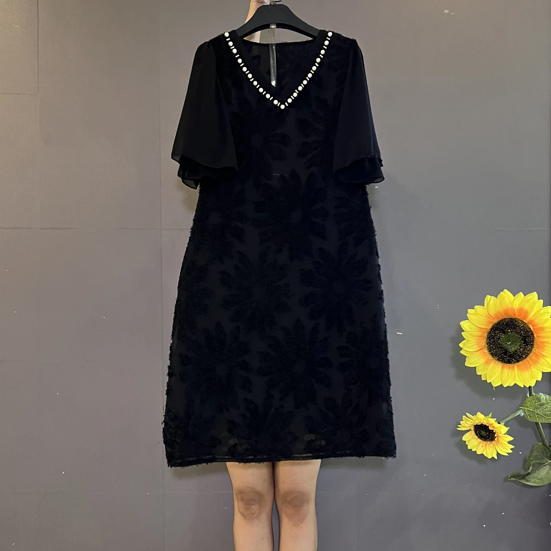 新款重工钉珠V领立体植绒花朵设计遮肚显瘦中长款连衣裙