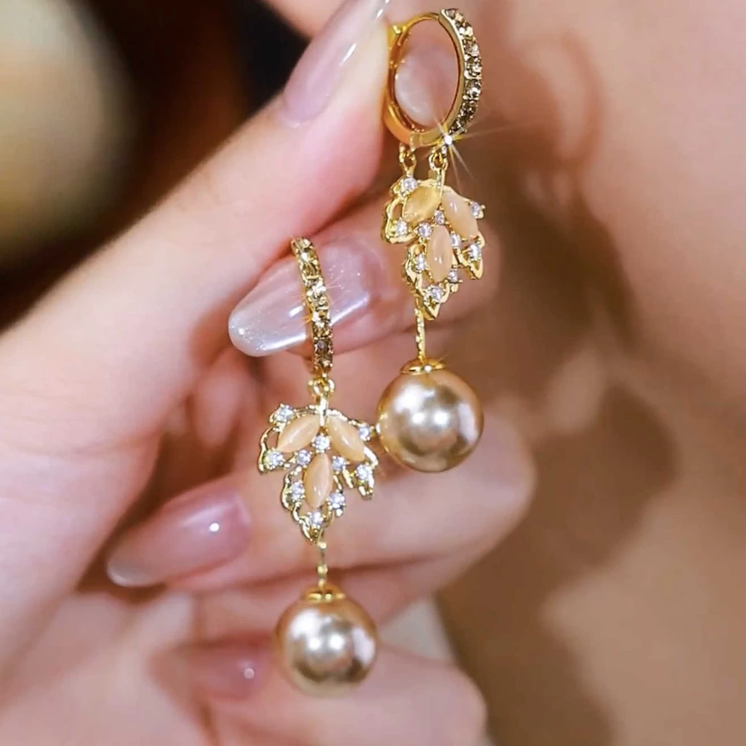 铜合金耳饰 满钻枫叶珠珠流苏耳扣女新款复古高级感简约大气耳饰