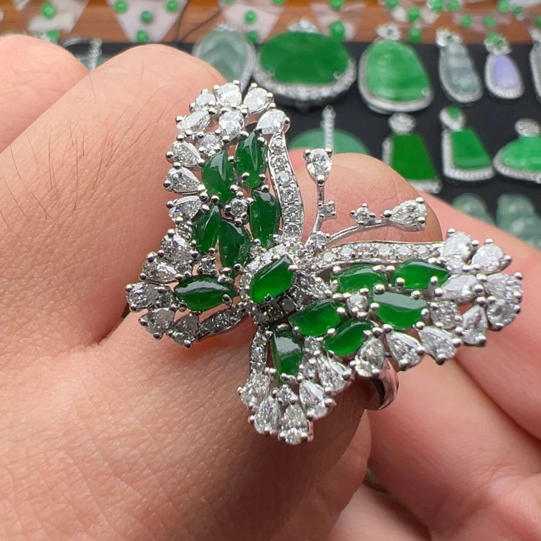 翡翠18K金镶嵌颈饰13个随形