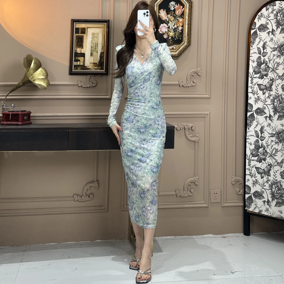 气质女人味轻奢V领长袖绿茵遍野显瘦包身时尚百搭网纱连衣裙长裙