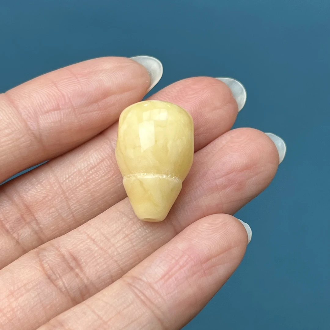 Z1062天然原矿蜜蜡 鸡油黄白花三通 13*20mm抖音基地质检发货