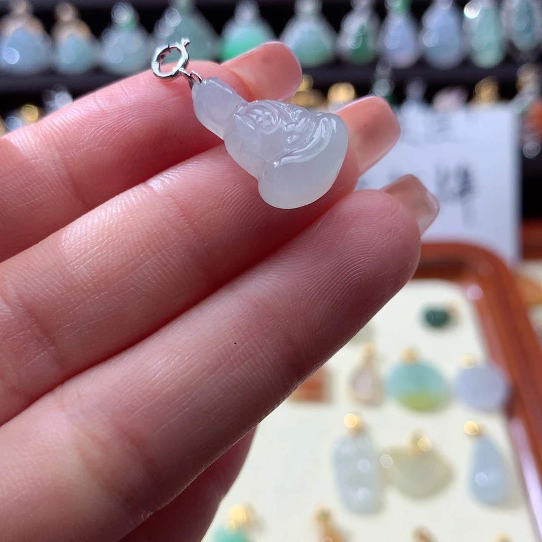 翡翠颈饰18K金镶嵌翡翠