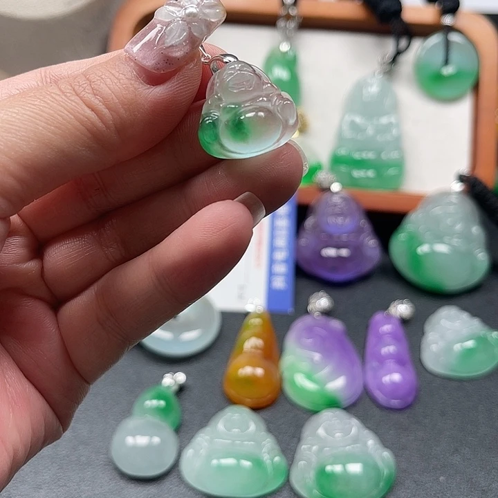 翡翠未镶嵌颈饰佛公