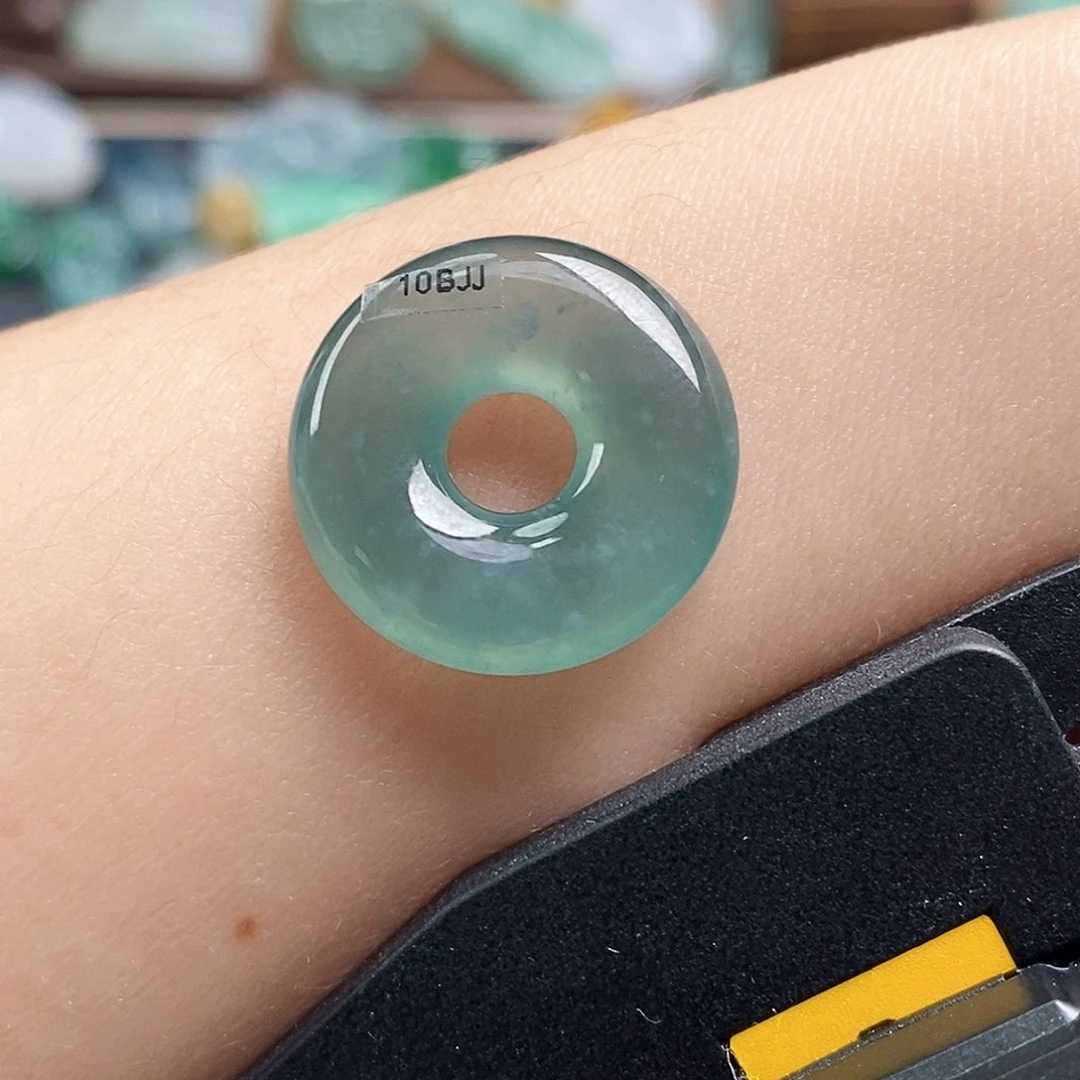 翡翠未镶嵌颈饰甜甜圈