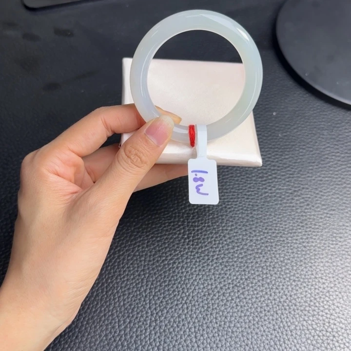 未镶嵌手镯（圆镯）翡翠