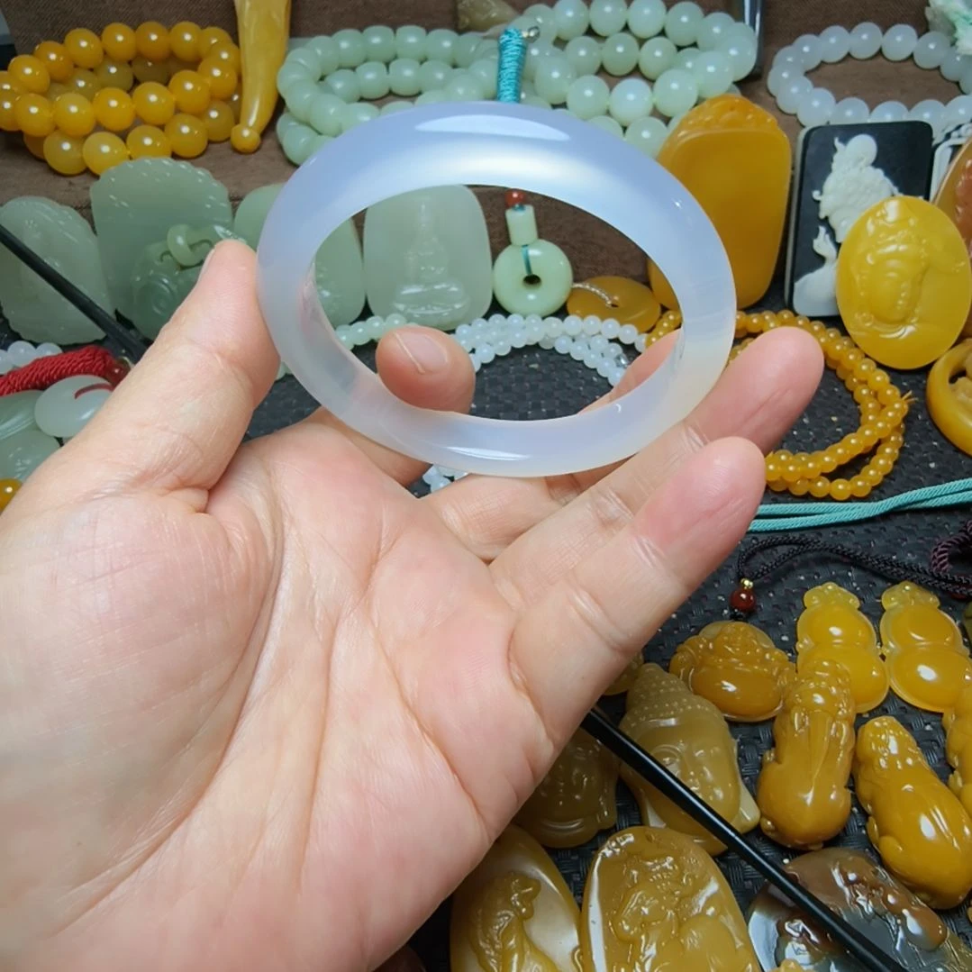 未镶嵌玉髓手镯玉镯