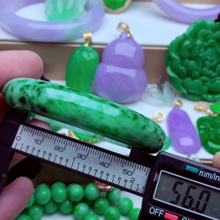 翡翠未镶嵌手镯－－：