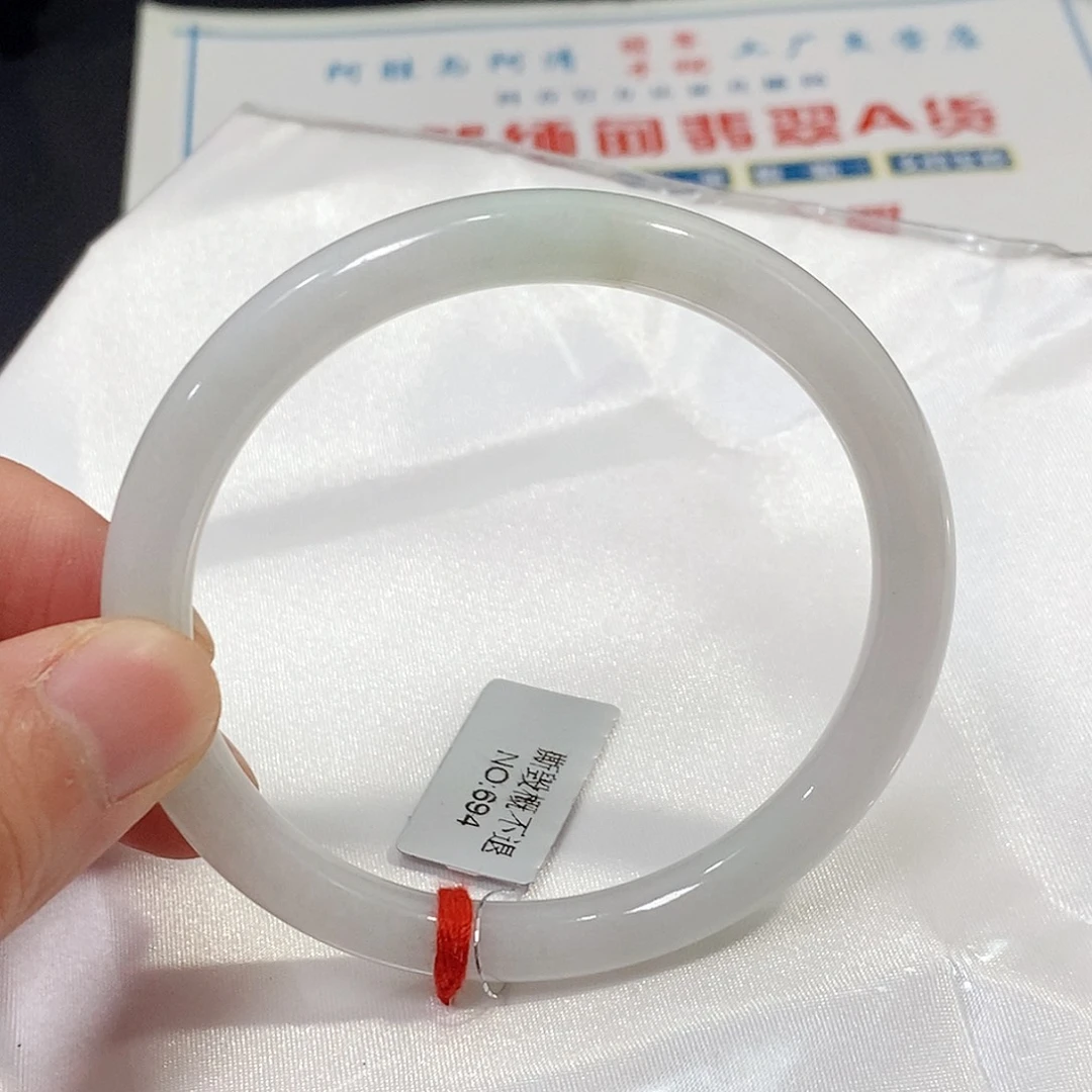 翡翠未镶嵌手镯（圆镯）