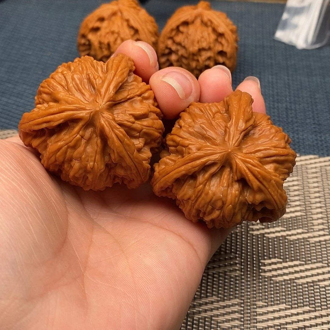 刘***。吊坠文玩核桃三棱