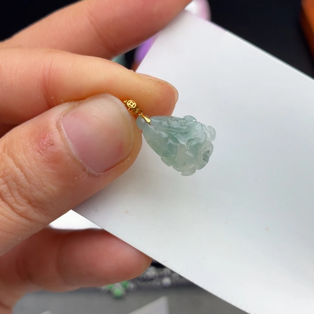 翡翠18K金镶嵌颈饰白菜