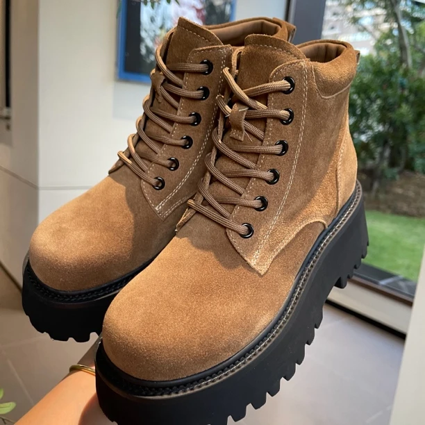 厚底马丁靴女英伦风系带圆头磨砂反绒皮复古大黄短靴单靴