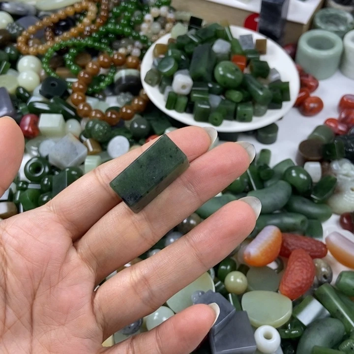 和田玉未镶嵌珠宝半成品钮*