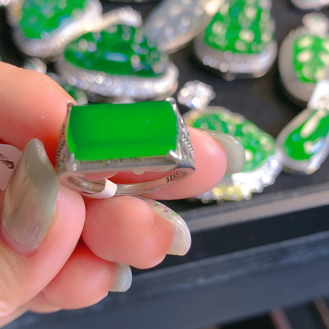 翡翠颈饰银S925镶嵌翡翠