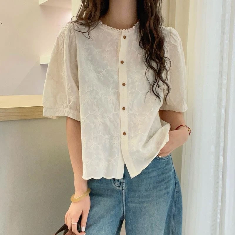 季念蕾丝刺绣泡泡袖衬衫女欧洲站夏装新款欧货女装洋气娃娃小衫潮