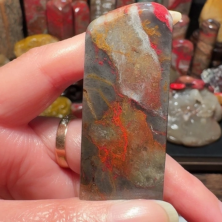 昌化鸡血石蚂**行昌化鸡血石