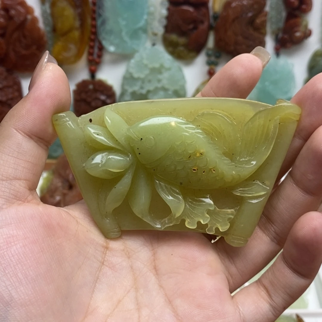 未镶嵌蛇纹石玉颈饰