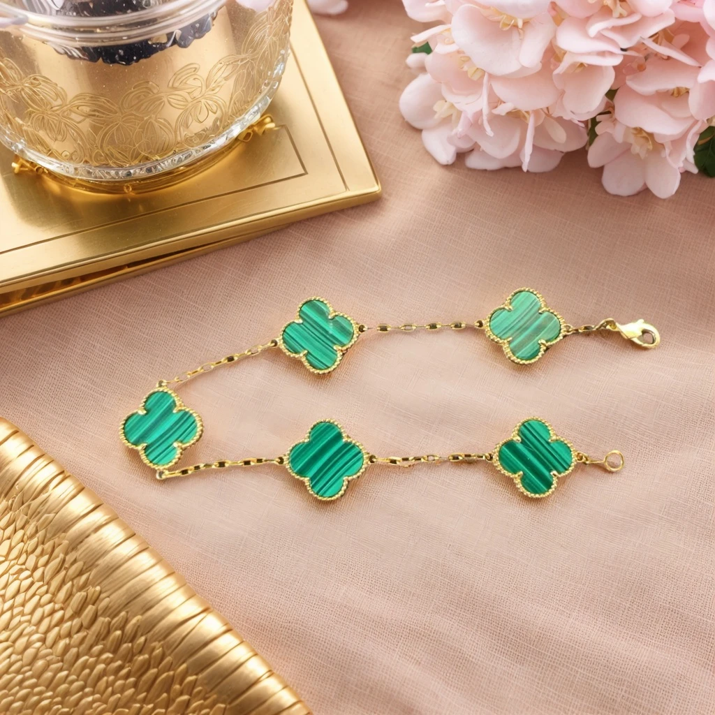 18K金孔雀石四叶草五花新版重金手链 女士时尚