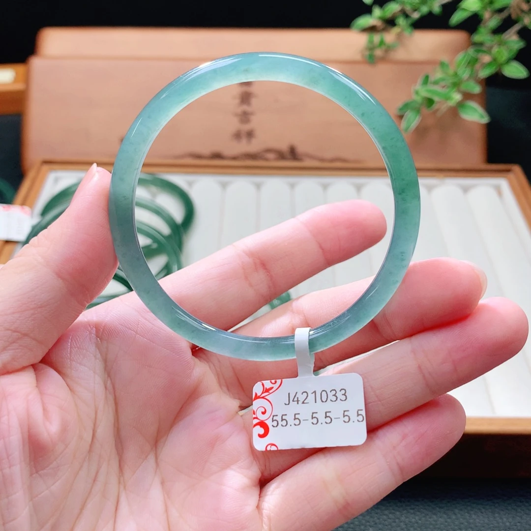 翡翠未镶嵌手镯（圆镯）