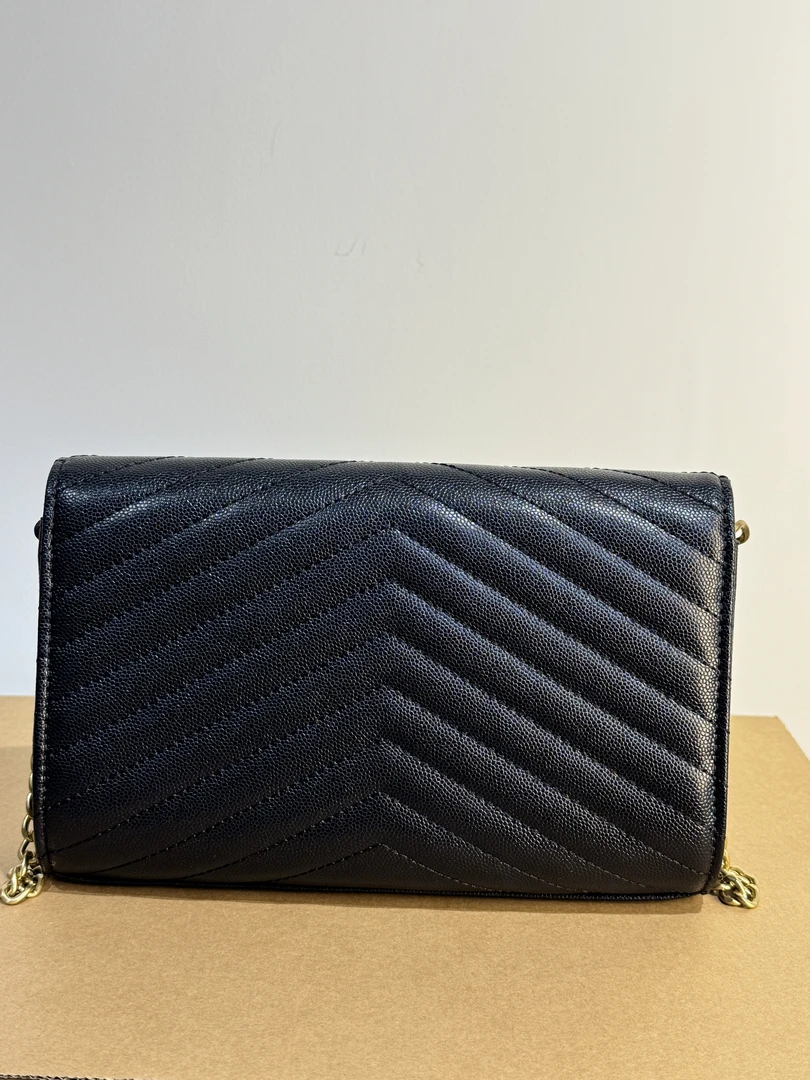 A19鱼子酱信封包-金扣（21*4*14）