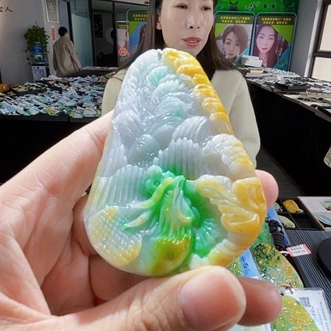 翡翠未镶嵌颈饰翡翠