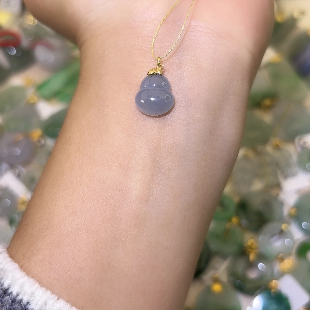 翡翠18K金镶嵌颈饰葫芦