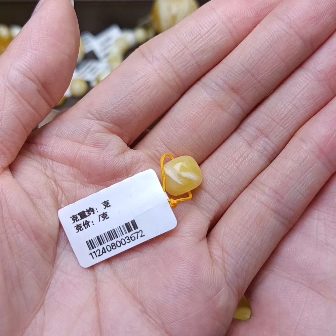 蜜蜡裸石未镶嵌米*俄料