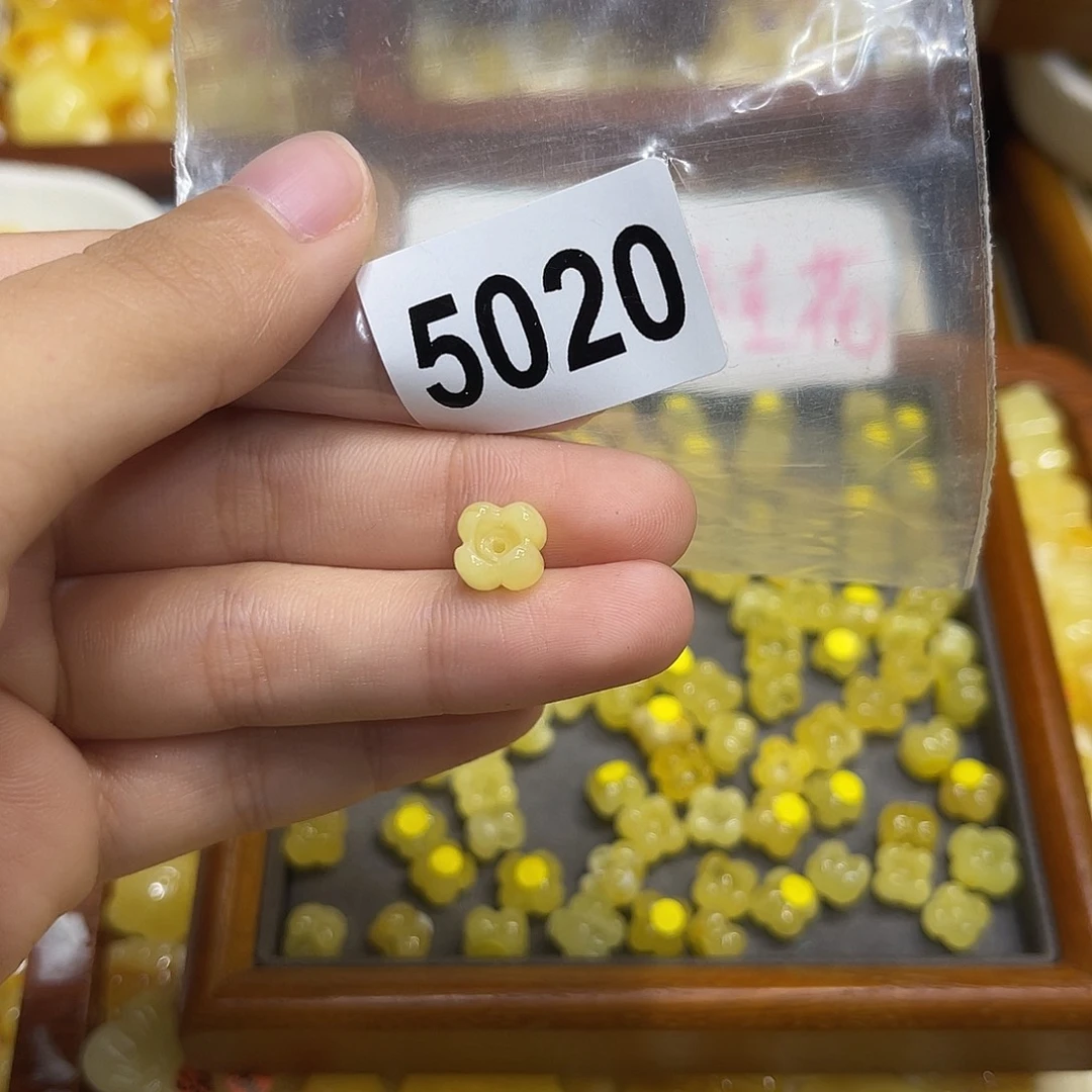 小***野琥珀未镶嵌珠宝奇石