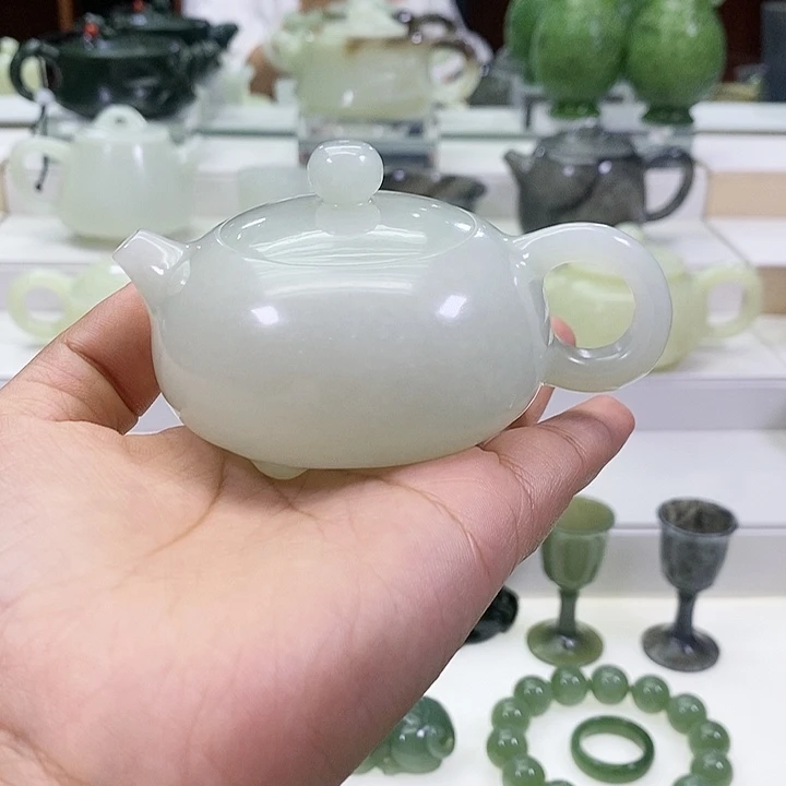 未镶嵌和田玉挂件杨*姐壶