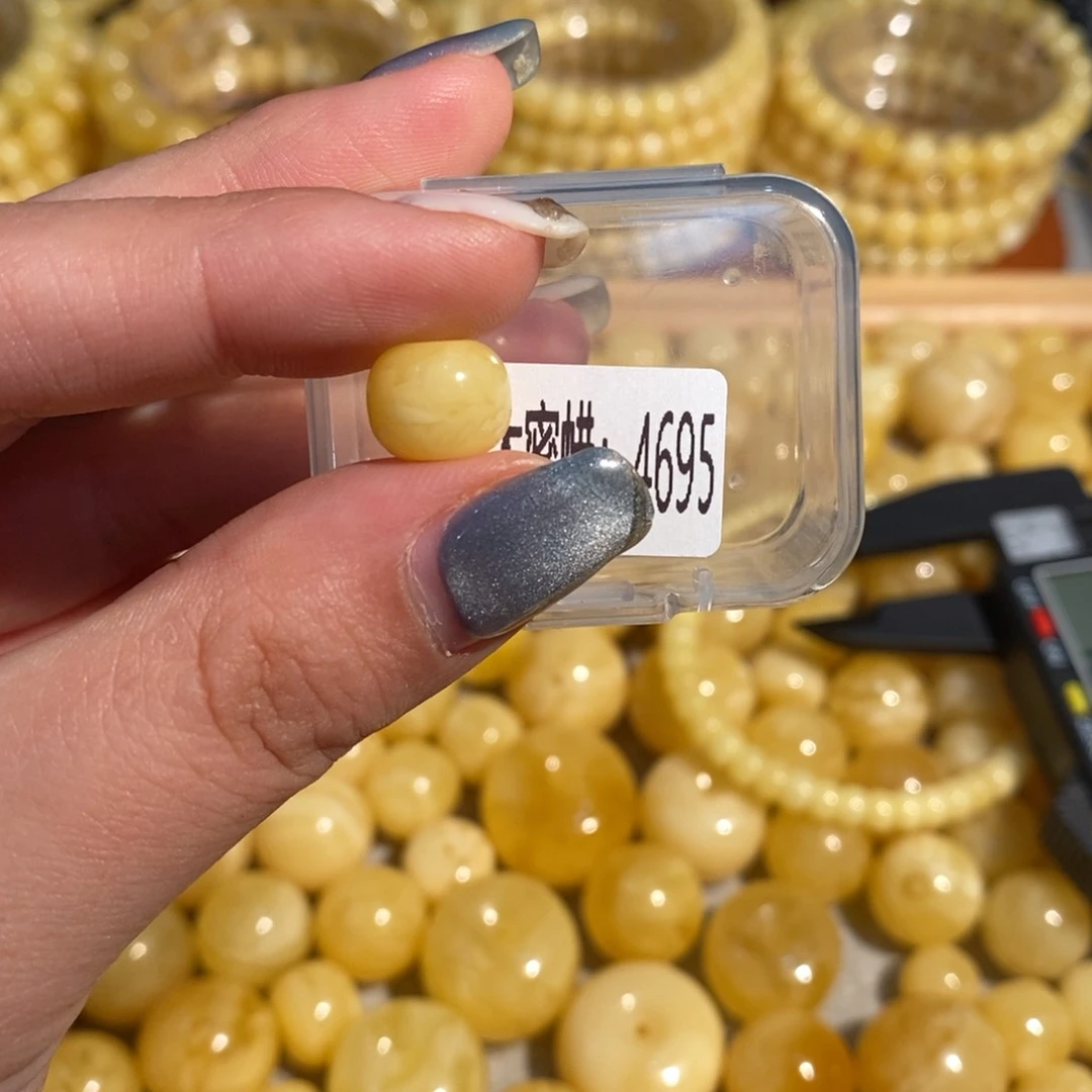 未镶嵌琥珀珠宝奇石4695