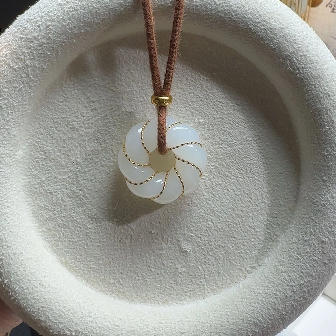 茉***优和田玉未镶嵌颈饰白玉则满