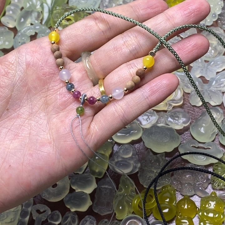 金***王蛇纹石玉未镶嵌颈饰