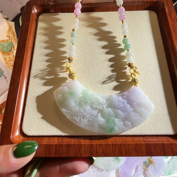 翡翠颈饰未镶嵌翡翠大春彩弯弯