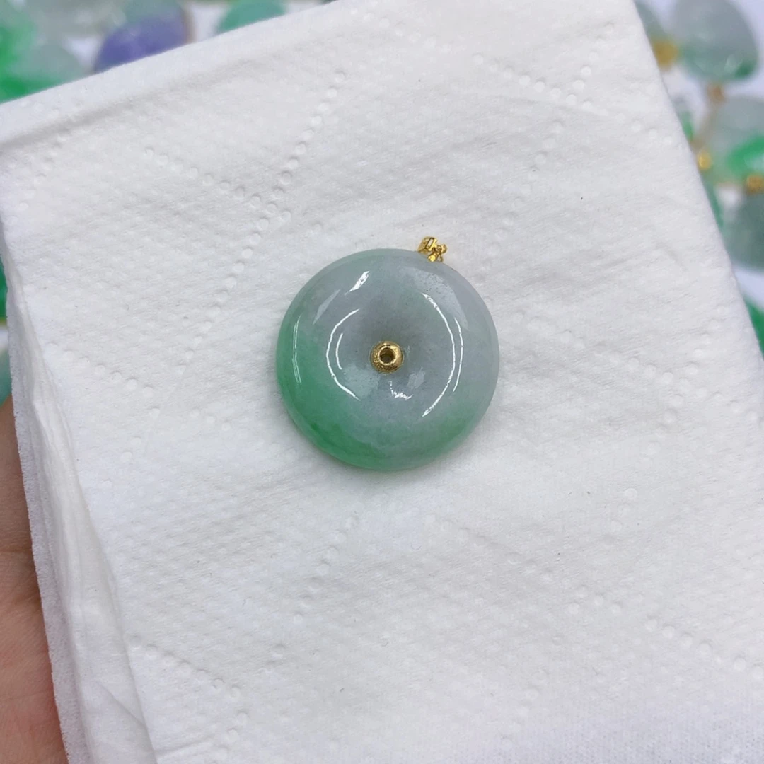 翡翠18K金镶嵌颈饰翡翠