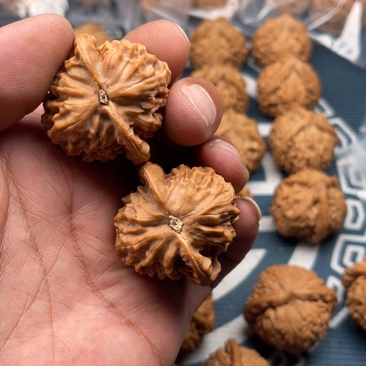 文玩核桃吊坠P**Z龙鳞