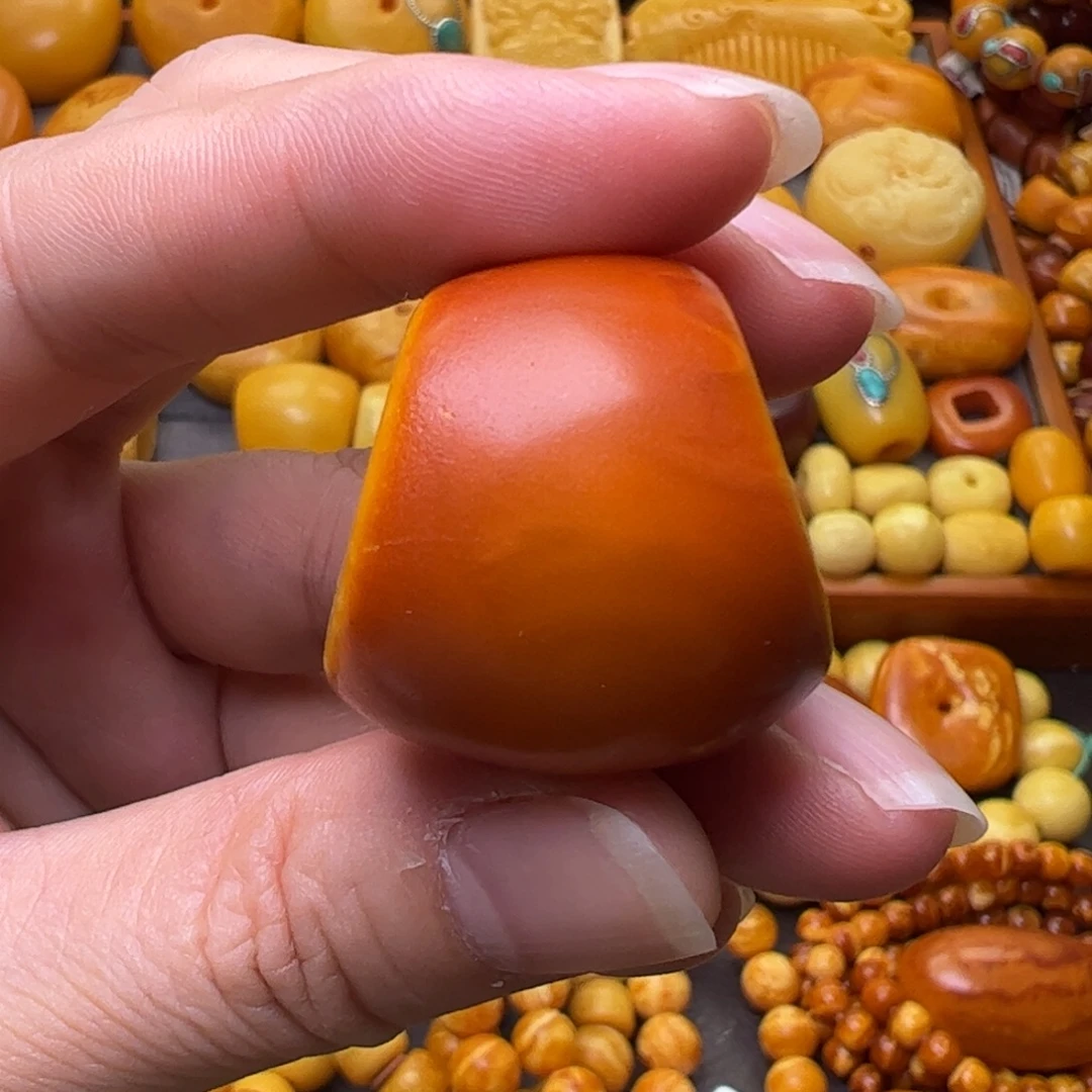 蜜蜡未镶嵌珠宝奇石