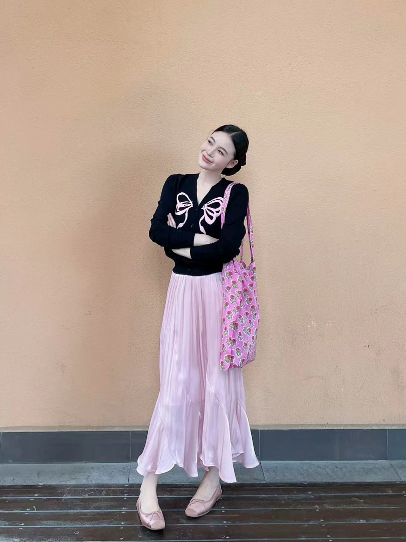 2025秋季新款蝴蝶针织衫韩系休闲甜美减龄设计感上衣女百搭半身裙