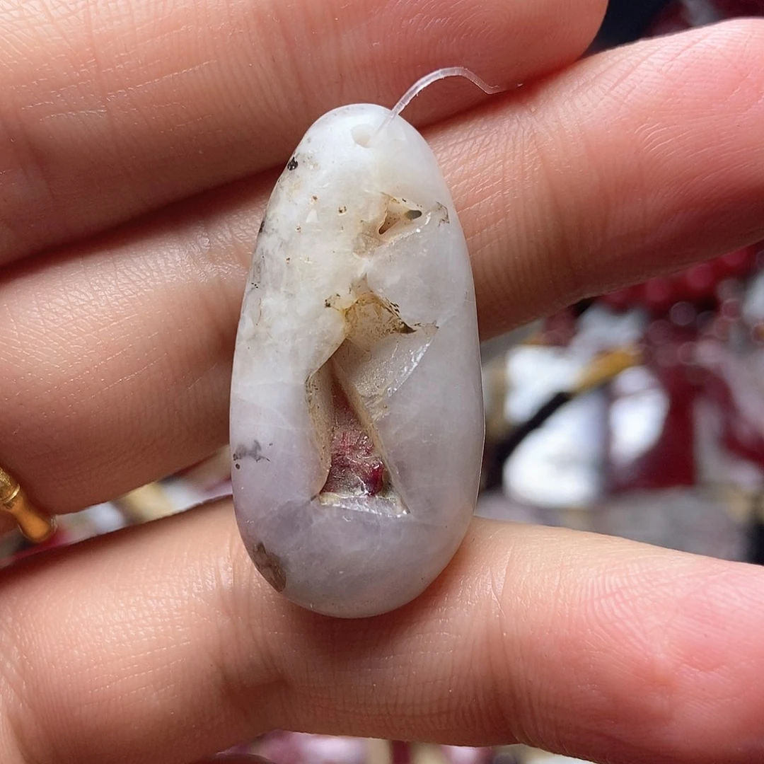 天然辰砂晶体吊坠