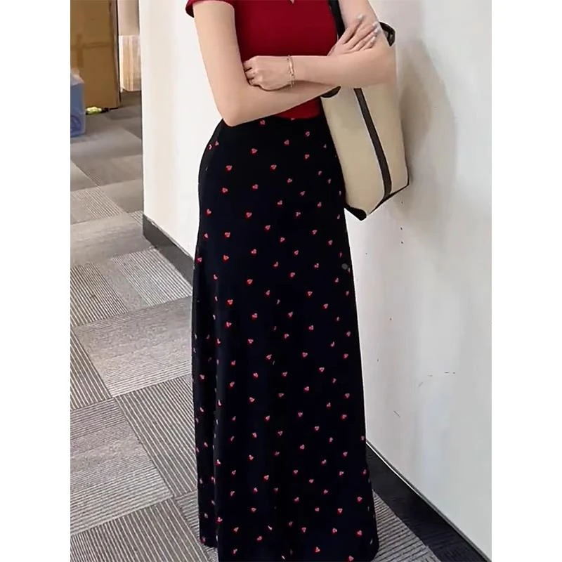 2025年夏季新款简约设计高腰爱心印花半身裙女修身显瘦拖地长裙子