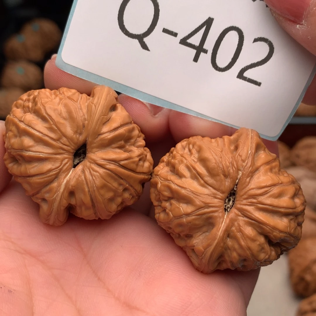 文玩核桃把件40元宝……….