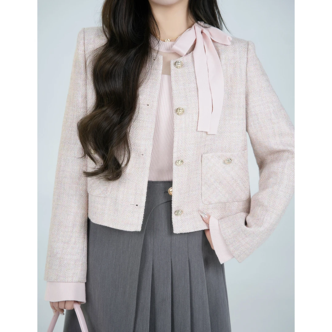 QC柚柚【画报女郎】微胖大码春温柔气质淡粉金扣高级小香外套402A36